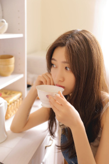 把毛笔放到洞里写字不准掉